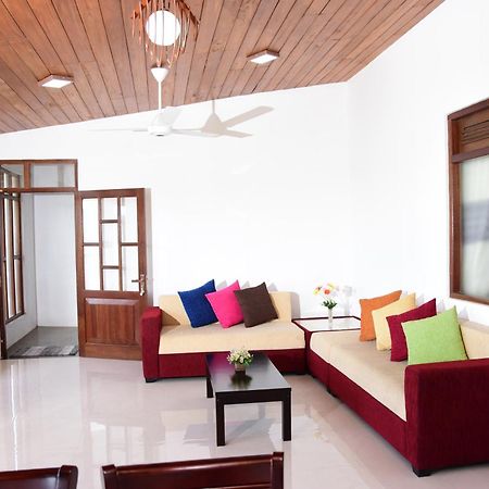 Saru Holiday Apartment - Upto 6 Guests كاندي المظهر الخارجي الصورة