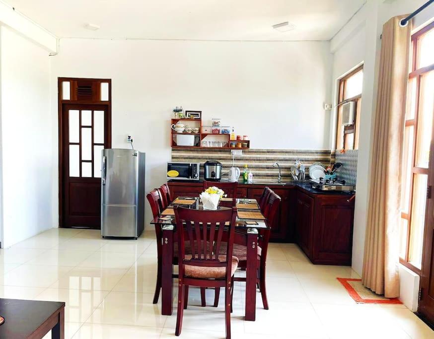 Saru Holiday Apartment - Upto 6 Guests كاندي المظهر الخارجي الصورة