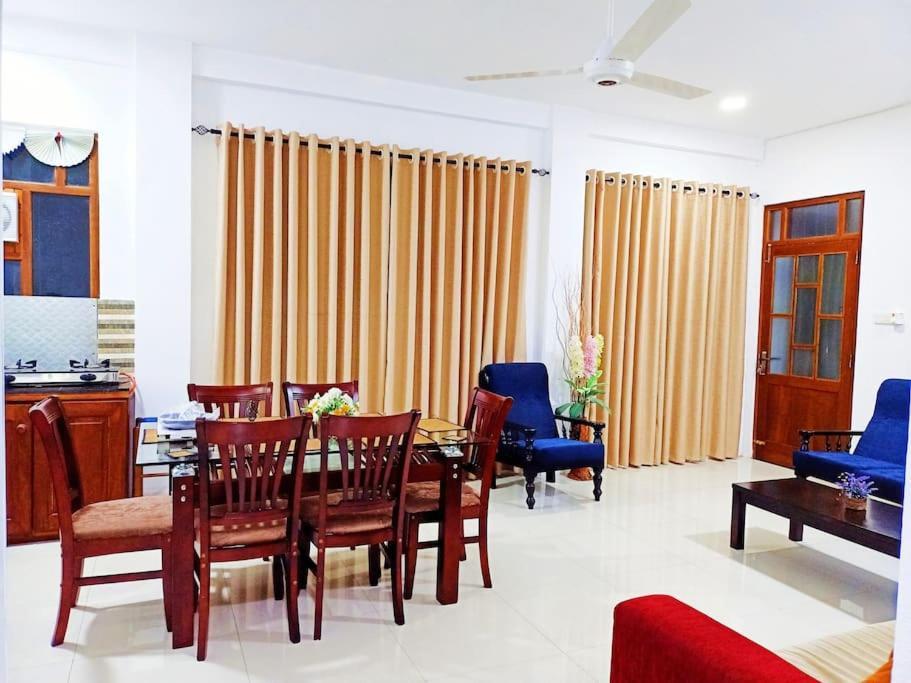 Saru Holiday Apartment - Upto 6 Guests كاندي المظهر الخارجي الصورة