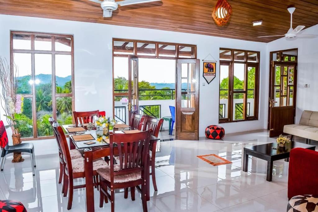 Saru Holiday Apartment - Upto 6 Guests كاندي المظهر الخارجي الصورة