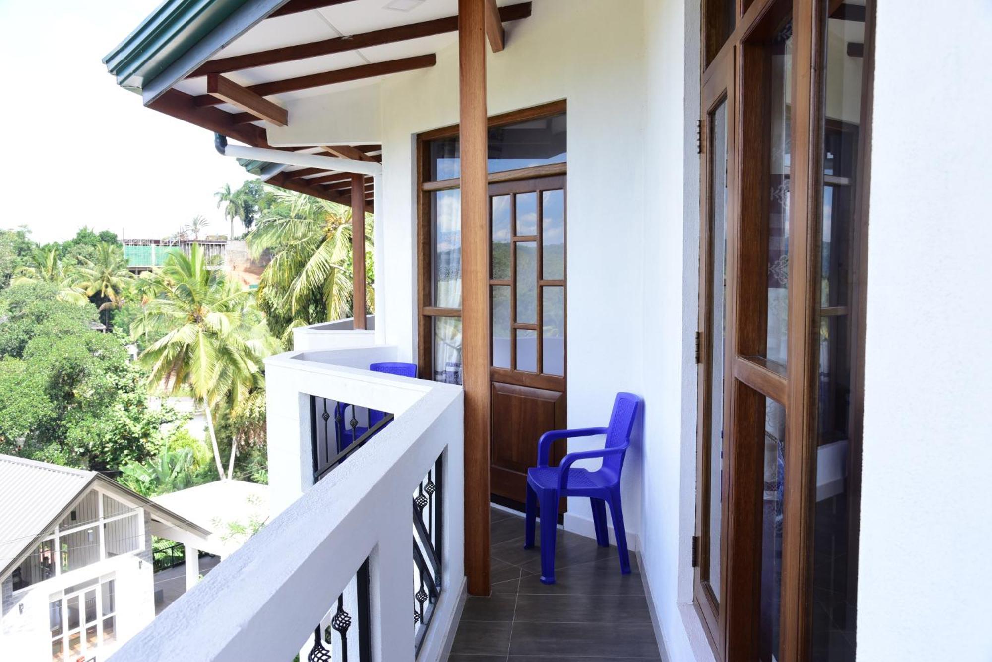 Saru Holiday Apartment - Upto 6 Guests كاندي المظهر الخارجي الصورة